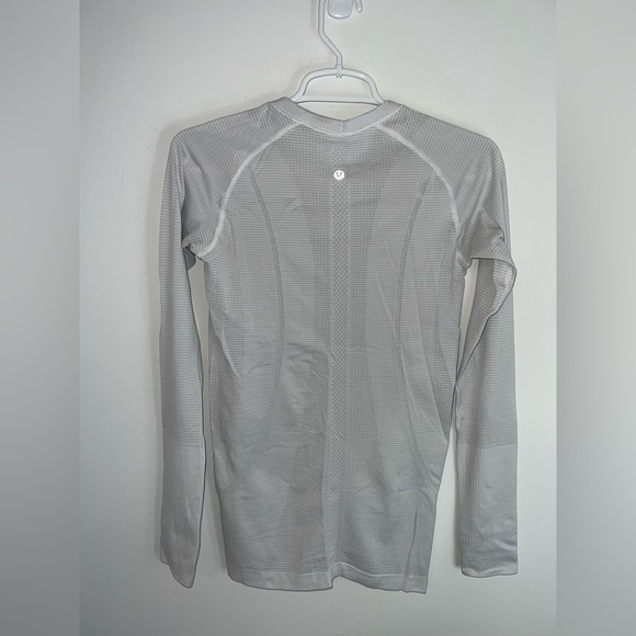 Lululemon Women's White Long Sleeve Top size 6 swiftly - Picture 15 of 15